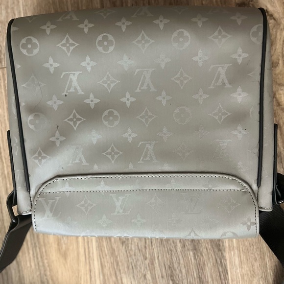 Louis Vuitton Crossbody handbag Gray Color - Picture 7 of 10